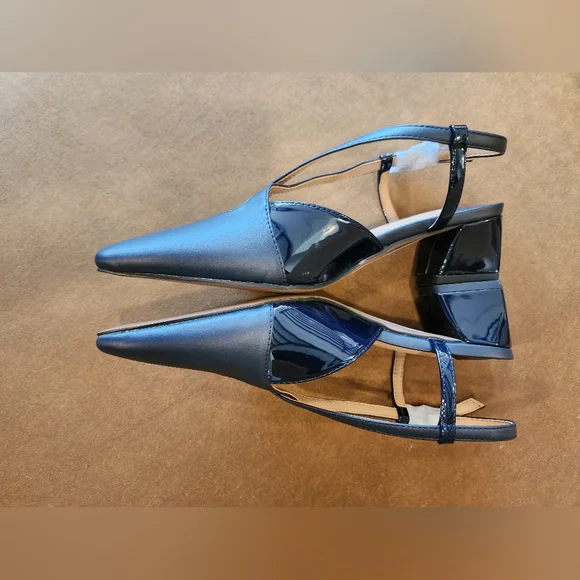 EUC- Stylish Dark Navy Criss-Cross Shoes!! 👠🥿👠 - Picture 4 of 8